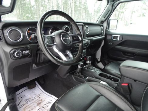 Used 2021 Jeep Wrangler Unlimited Sahara AWD/4WD image 17