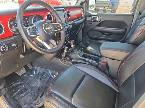 Used 2023 Jeep Gladiator Rubicon w/ Cold Weather Group AWD/4WD image 9