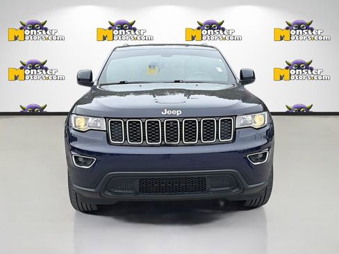 Used 2018 Jeep Grand Cherokee Laredo image 2