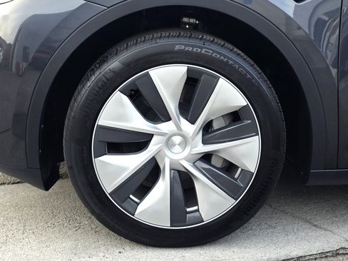 Used 2024 Tesla Model Y Long Range image 9