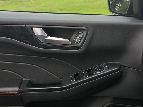 Used 2025 Ford Escape ST-Line FWD image 25