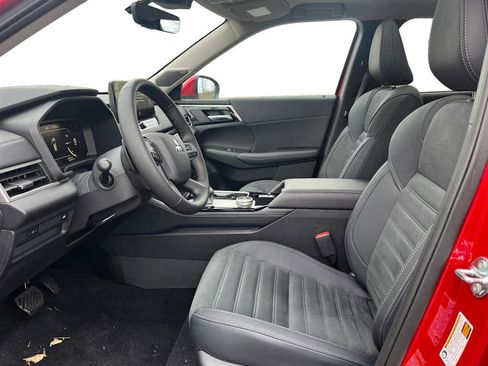 New 2026 Mitsubishi Outlander SE image 10