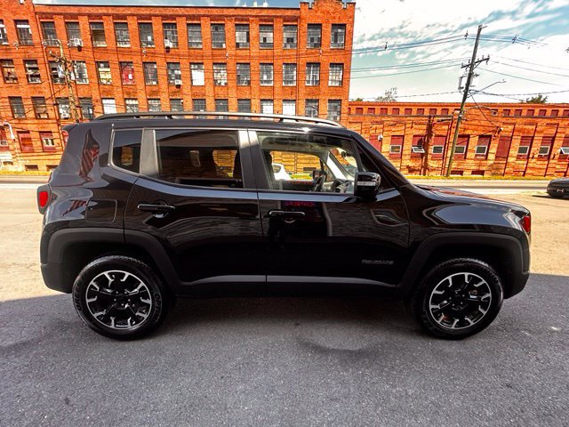Used 2023 Jeep Renegade Latitude AWD/4WD image 8