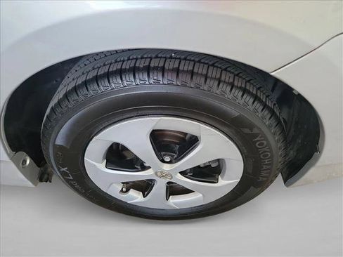 Used 2015 Toyota Prius Three FWD image 11