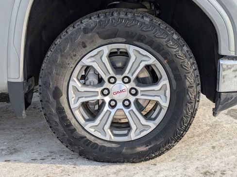 Used 2024 GMC Sierra 1500 SLE w/ X31 Off-Road Package image 9