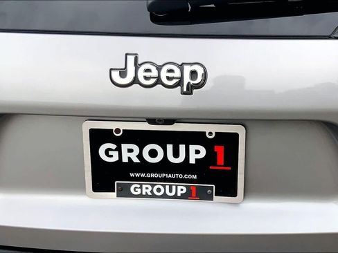 Used 2019 Jeep Cherokee Limited FWD image 29