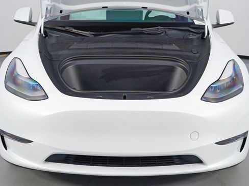 Used 2022 Tesla Model Y Performance image 8