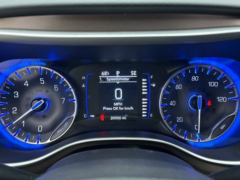 Used 2022 Chrysler Voyager LX FWD image 13