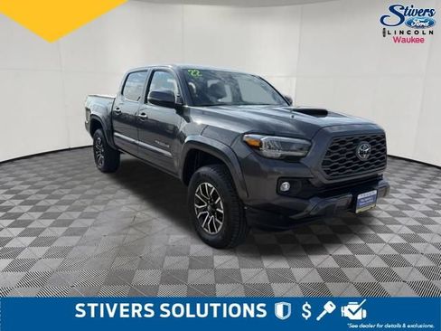 Used 2022 Toyota Tacoma TRD Sport w/ TRD Premium Sport Package AWD/4WD image 3