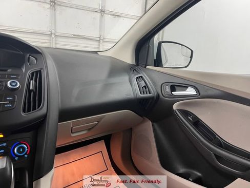 Used 2015 Ford Focus SE FWD image 38