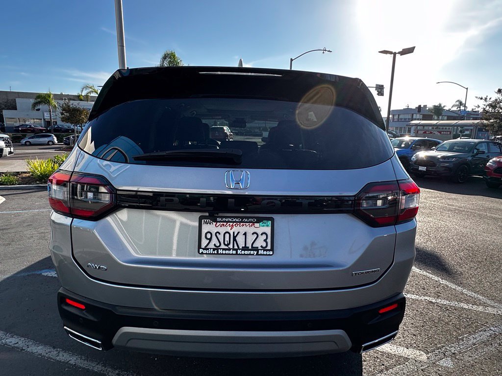 Used 2025 Honda Pilot Touring image 6