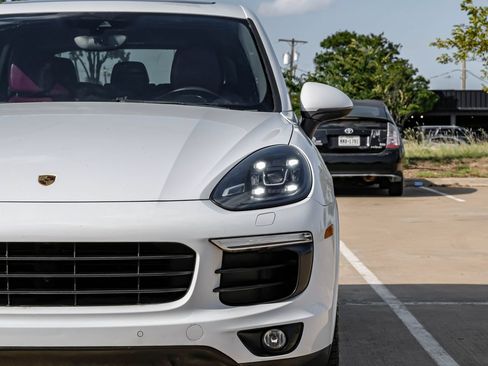 Used 2017 Porsche Cayenne Platinum Edition AWD/4WD image 57