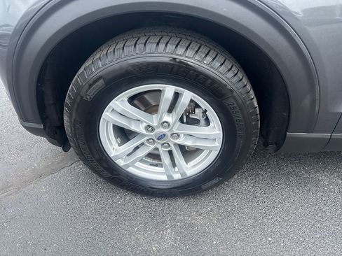 Used 2020 Ford Explorer XLT w/ Equipment Group 202A AWD/4WD image 22