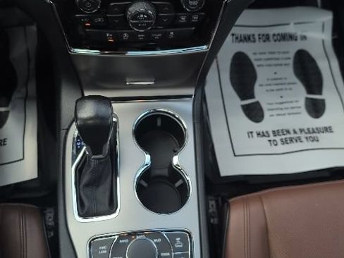 Used 2021 Jeep Grand Cherokee Overland AWD/4WD image 23