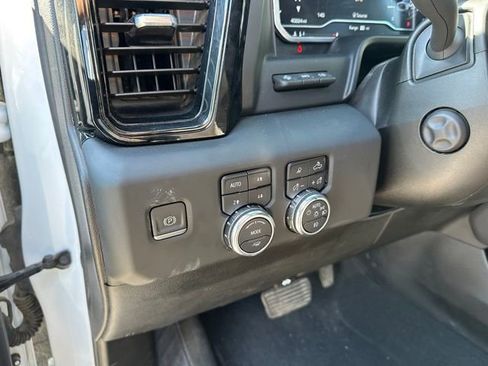 Used 2024 GMC Sierra 1500 AT4 w/ Technology Package AWD/4WD image 15