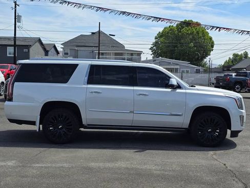 Used 2017 Cadillac Escalade ESV Premium Luxury AWD/4WD image 6
