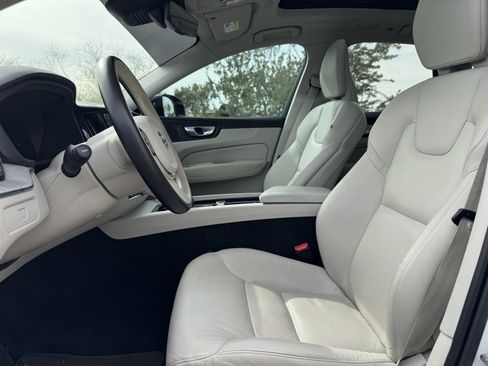 Used 2024 Volvo XC60 B5 Plus w/ Protection Package Premier image 11