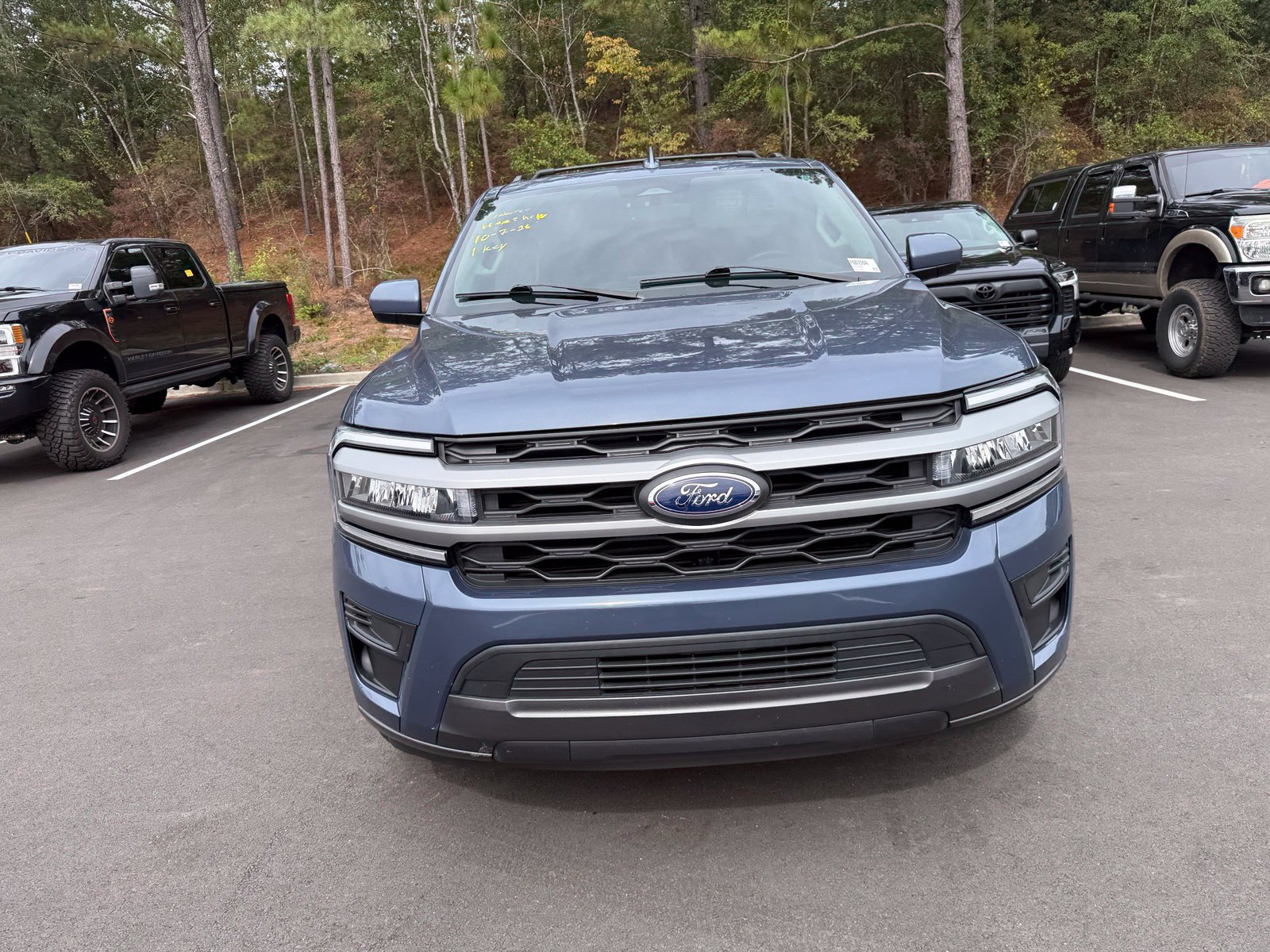 Used 2022 Ford Expedition XLT RWD image 2