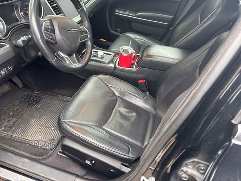 Used 2017 Chrysler 300 C image 15