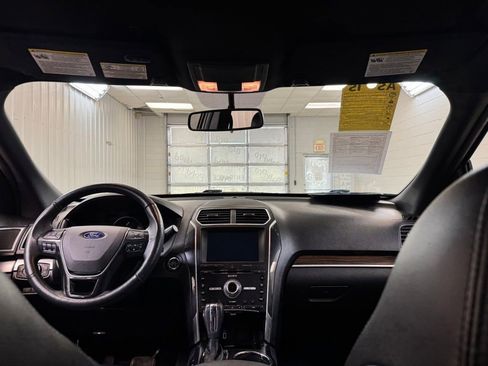 Used 2018 Ford Explorer Limited AWD/4WD image 21
