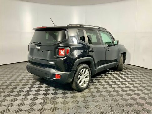 Used 2017 Jeep Renegade Latitude w/ Popular Equipment Group image 12