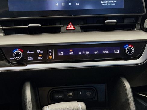 Used 2025 Kia Sportage EX w/ Premium Package image 10