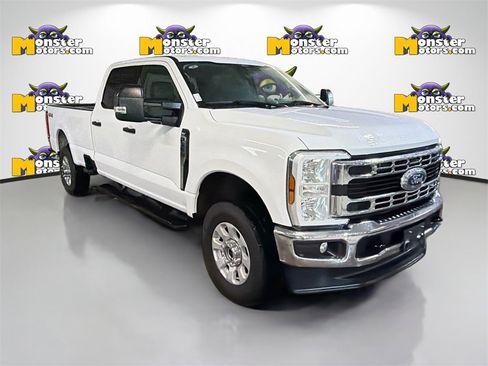 Used 2024 Ford F350 XLT image 3