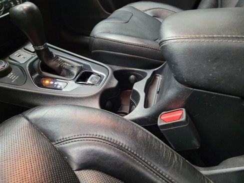 Used 2019 Jeep Cherokee Limited AWD/4WD image 26