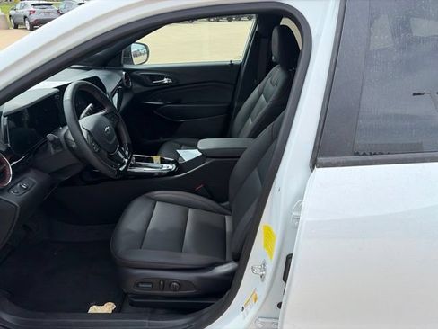 Used 2025 Chevrolet Trax RS w/ Driver Confidence Package FWD image 6