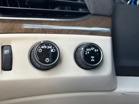 Used 2019 Cadillac Escalade Luxury AWD/4WD image 8
