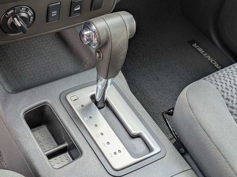 Used 2011 Nissan Frontier SV AWD/4WD image 22
