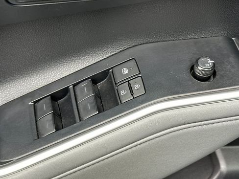 Used 2023 Toyota Highlander XLE image 13