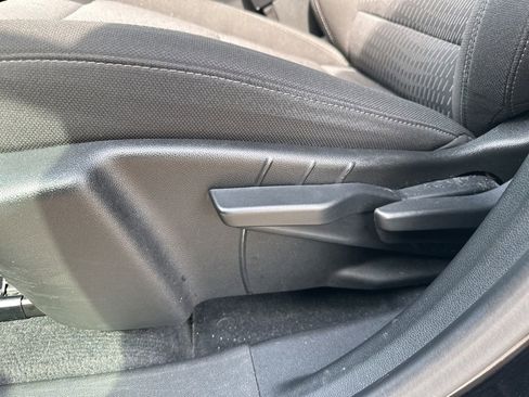 Used 2025 Chevrolet Equinox LT image 18