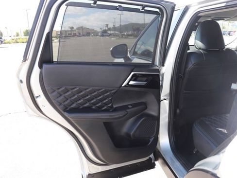 Used 2024 Mitsubishi Outlander 4WD Plug-In Hybrid image 15