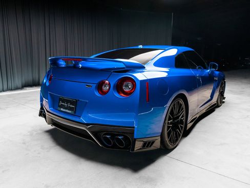 Used 2020 Nissan GT-R Premium AWD/4WD image 14