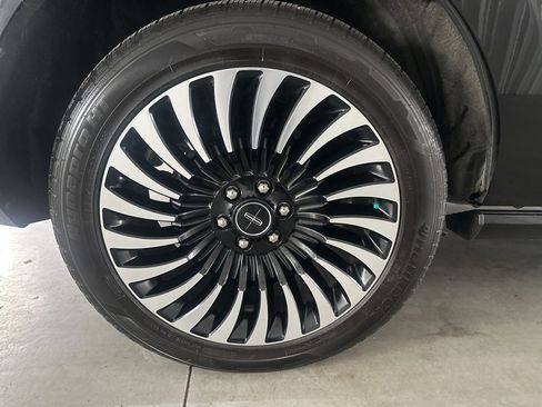 Used 2020 Lincoln Navigator Black Label w/ Cargo Convenience Package image 4