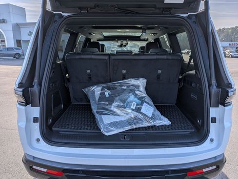 New 2026 Jeep Grand Wagoneer Limited image 28