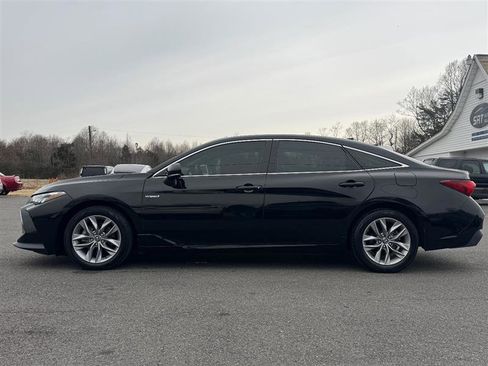 Used 2019 Toyota Avalon XLE w/ All Weather Liner Package image 8