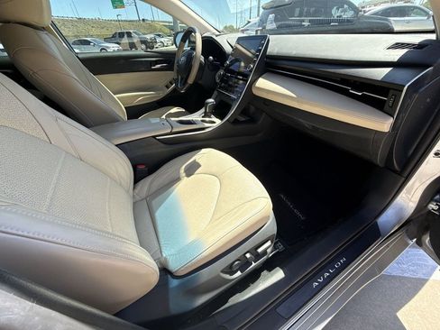 Used 2019 Toyota Avalon Limited w/ Advanced Safety Package image 15