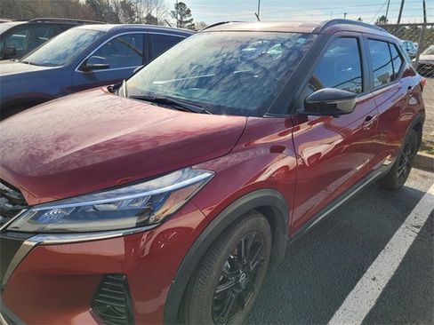 Used 2023 Nissan Kicks SR w/ SR Premium Package image 10