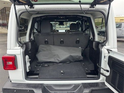 Used 2024 Jeep Wrangler Sahara image 14