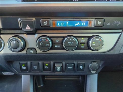 Used 2022 Toyota Tacoma TRD Sport w/ TRD Premium Sport Package image 17