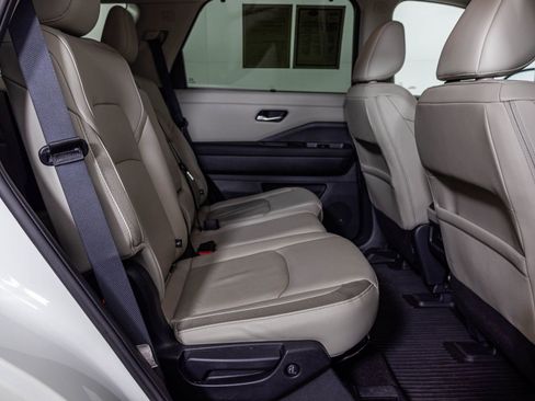 Used 2024 Nissan Pathfinder SL w/ Black Appearance Package AWD/4WD image 45