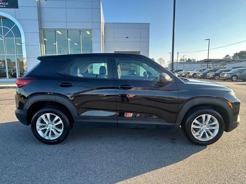 Used 2023 Chevrolet TrailBlazer LS FWD image 3