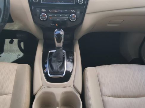 Certified 2020 Nissan Rogue SV image 17