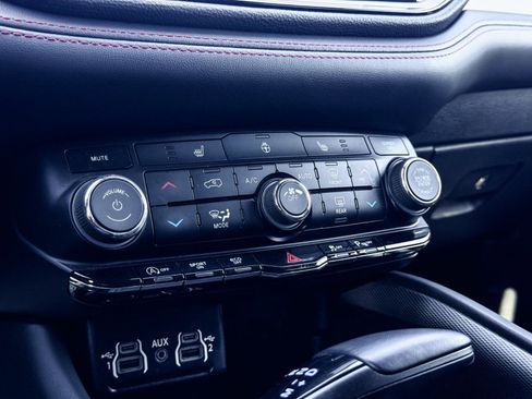 Used 2025 Dodge Durango GT AWD/4WD image 24