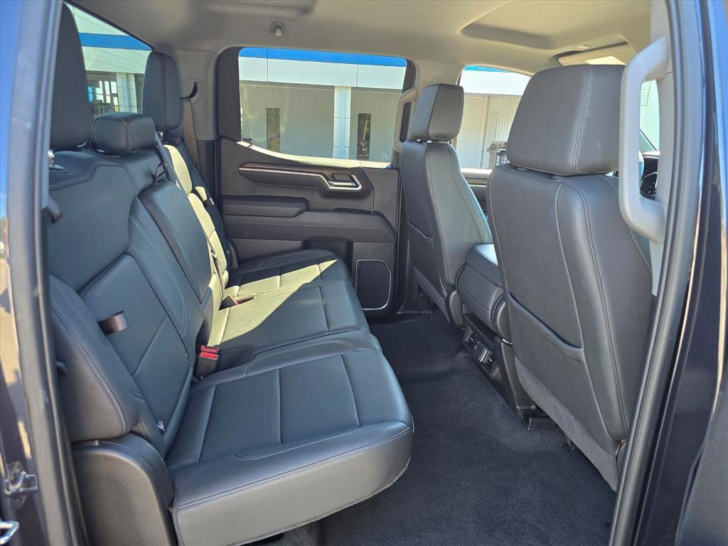 Used 2025 GMC Sierra 1500 SLT AWD/4WD image 11