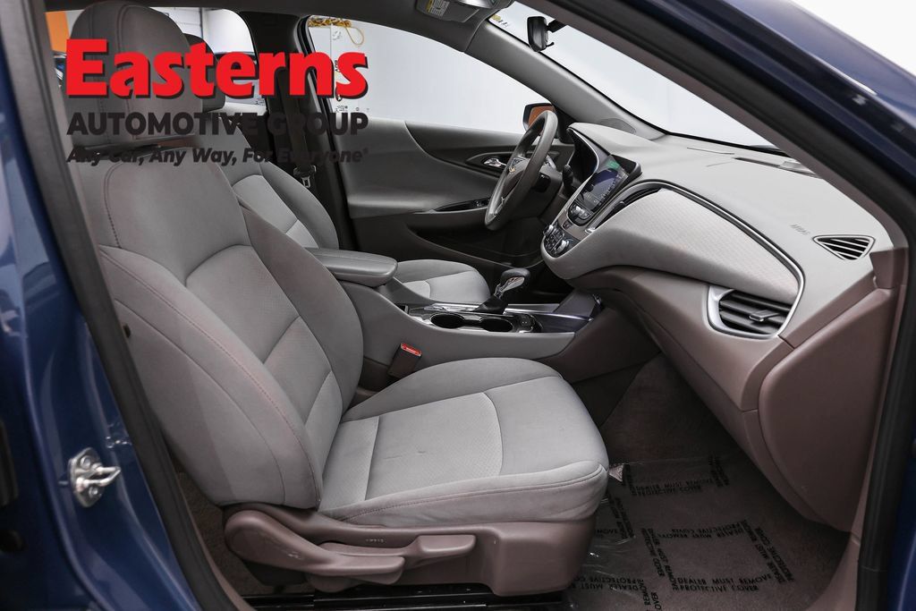 Used 2025 Chevrolet Malibu LT FWD image 24
