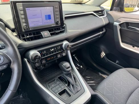 Certified 2022 Toyota RAV4 XLE w/ Convenience Package AWD/4WD image 29