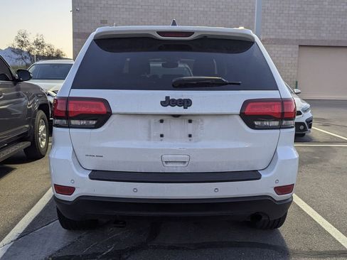Used 2020 Jeep Grand Cherokee Laredo RWD image 5